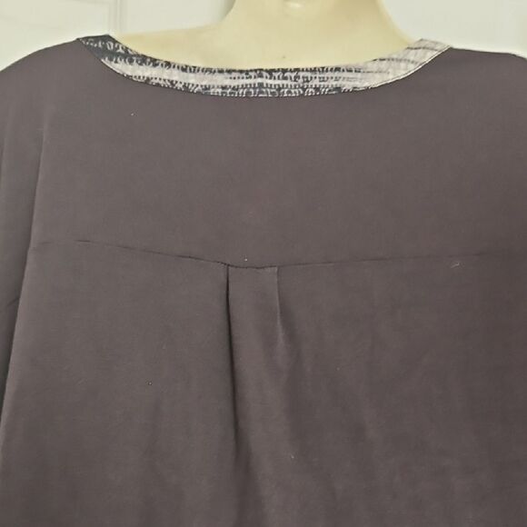 Elegant Black and Cream Blouse - Picture 6 of 16